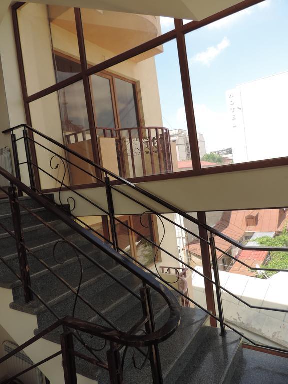 Begi Hotel Tbilisi Bagian luar foto