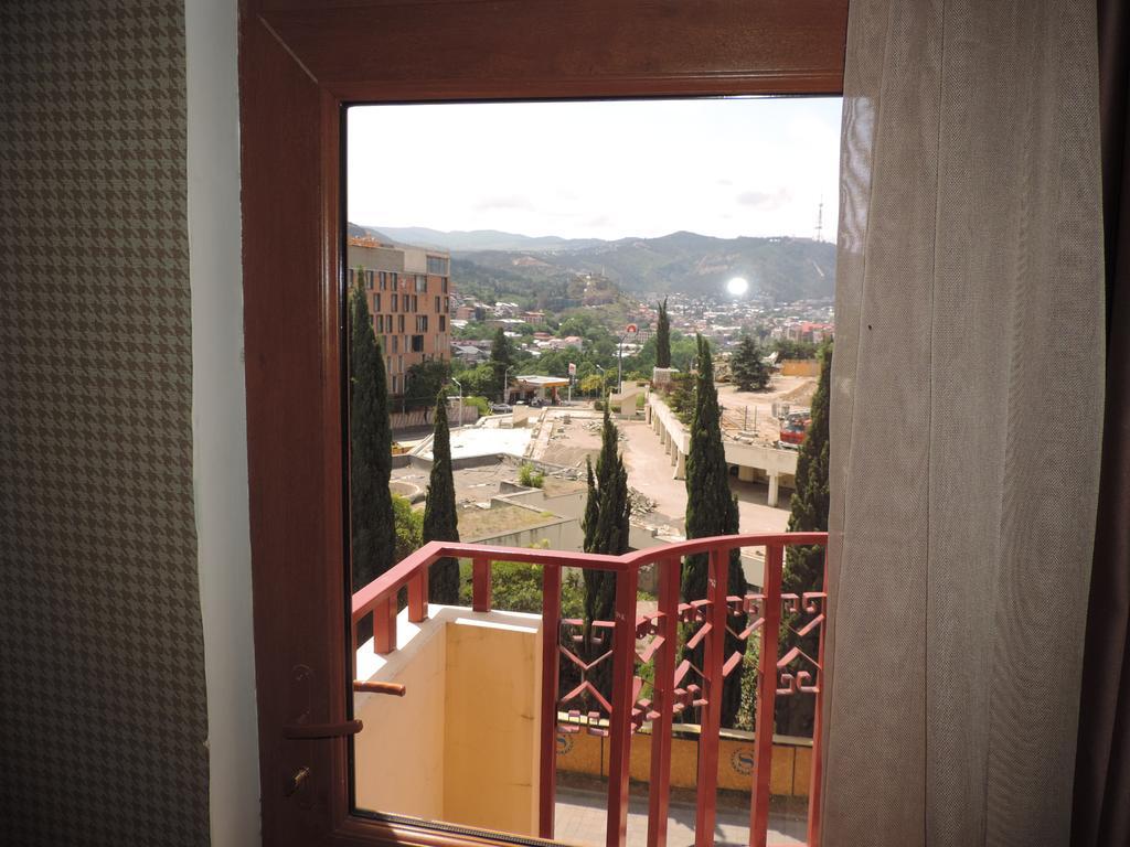 Begi Hotel Tbilisi Bagian luar foto