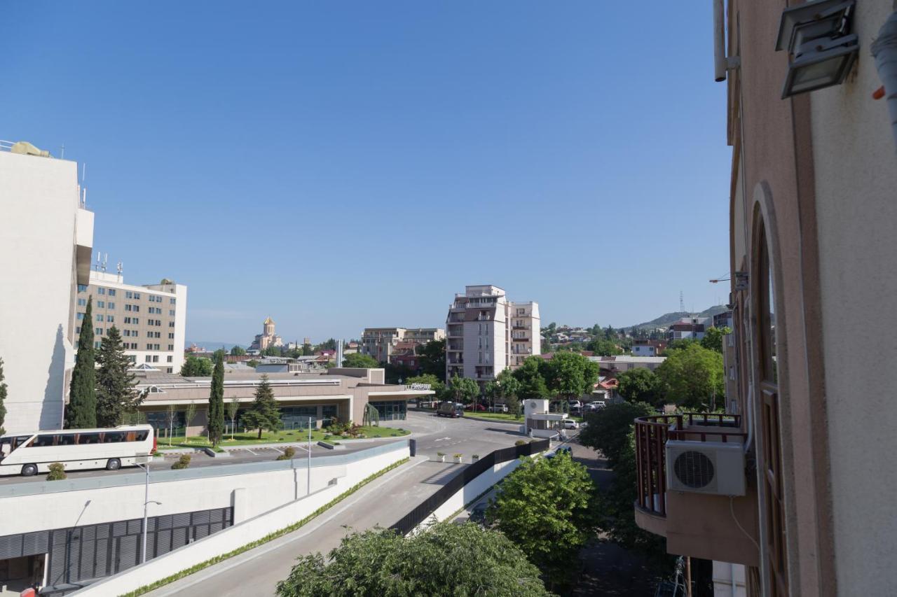 Begi Hotel Tbilisi Bagian luar foto